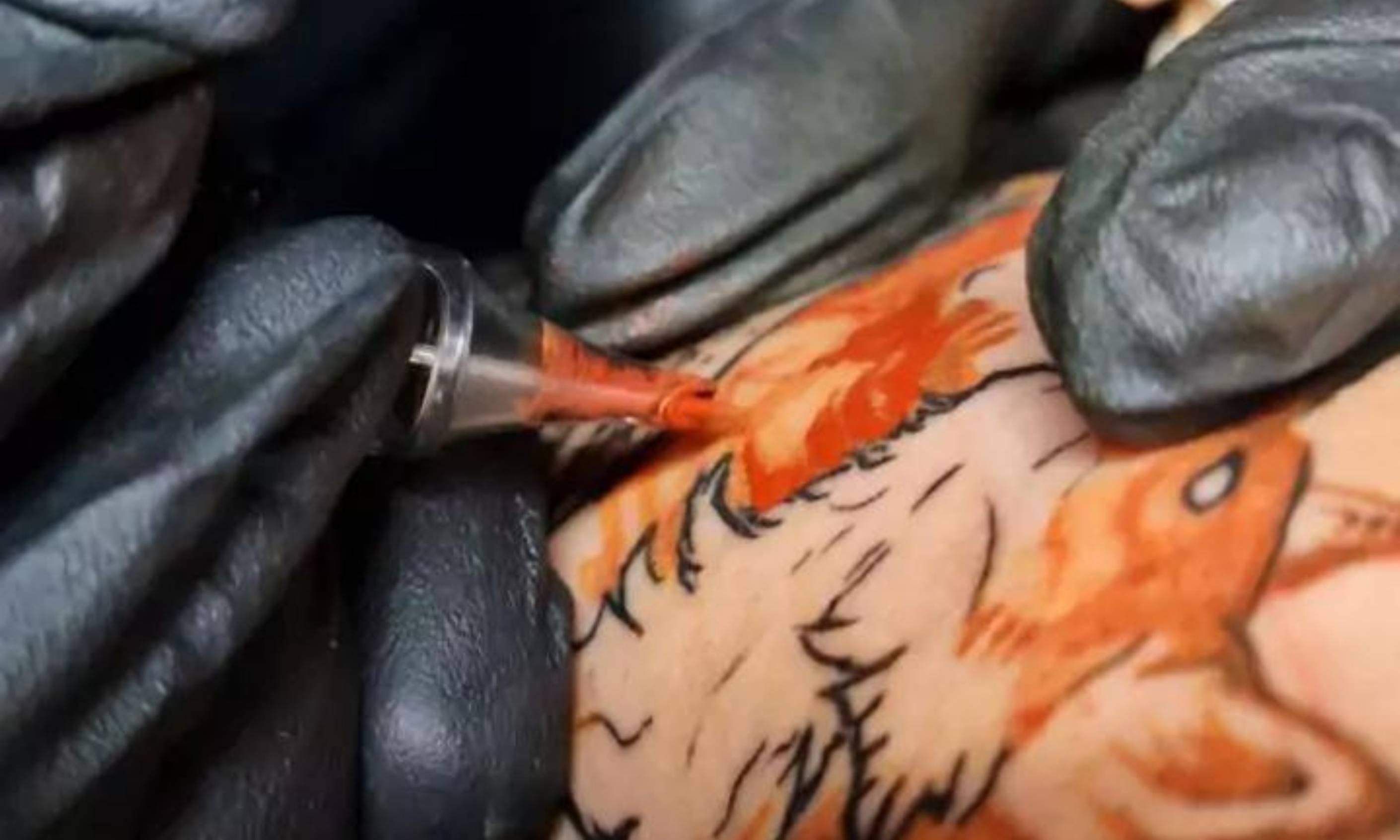 Detail liščího tetování od Veroniky – práce tatérky Verakki v Old God Ink
